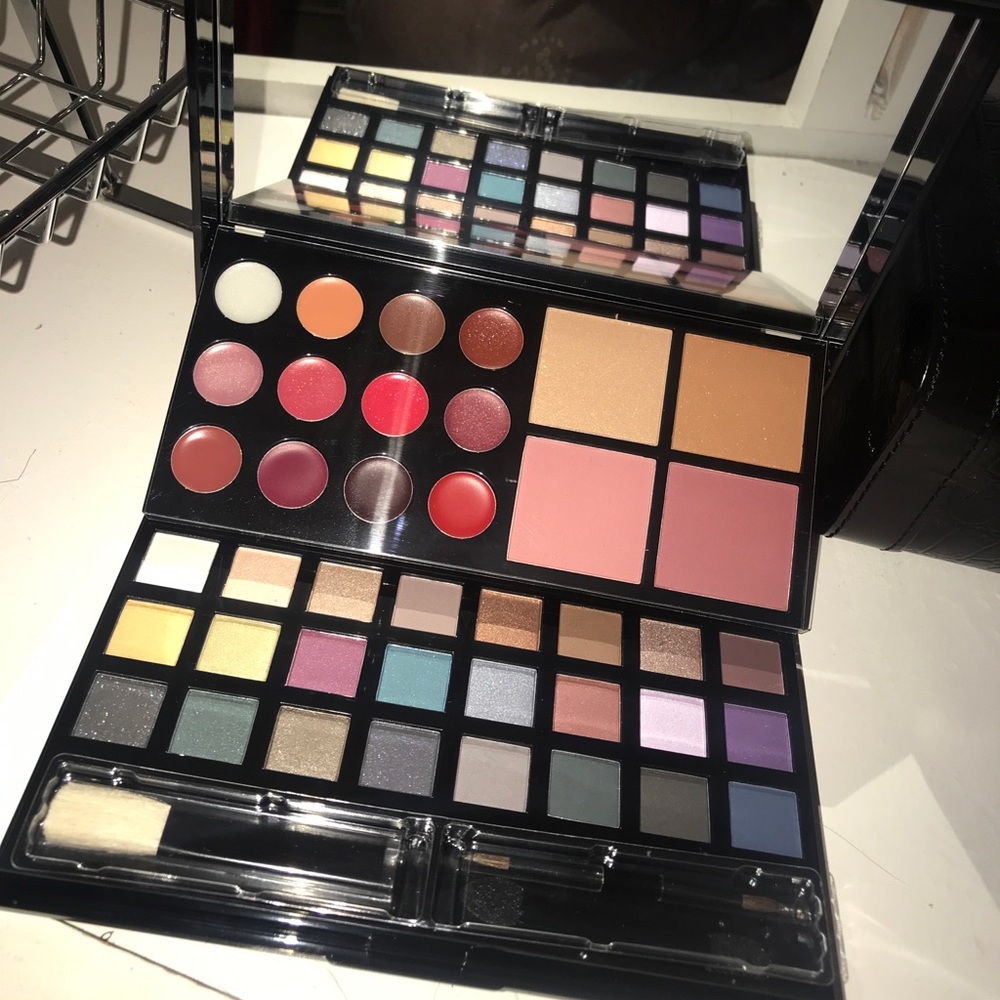 Avon Makeup Studio Palette